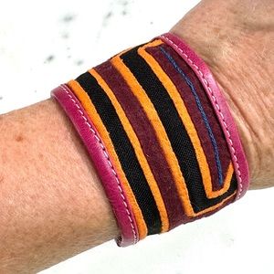 Arte Kuna Columbia snap on tapestry/leather cuff. Pop of color!